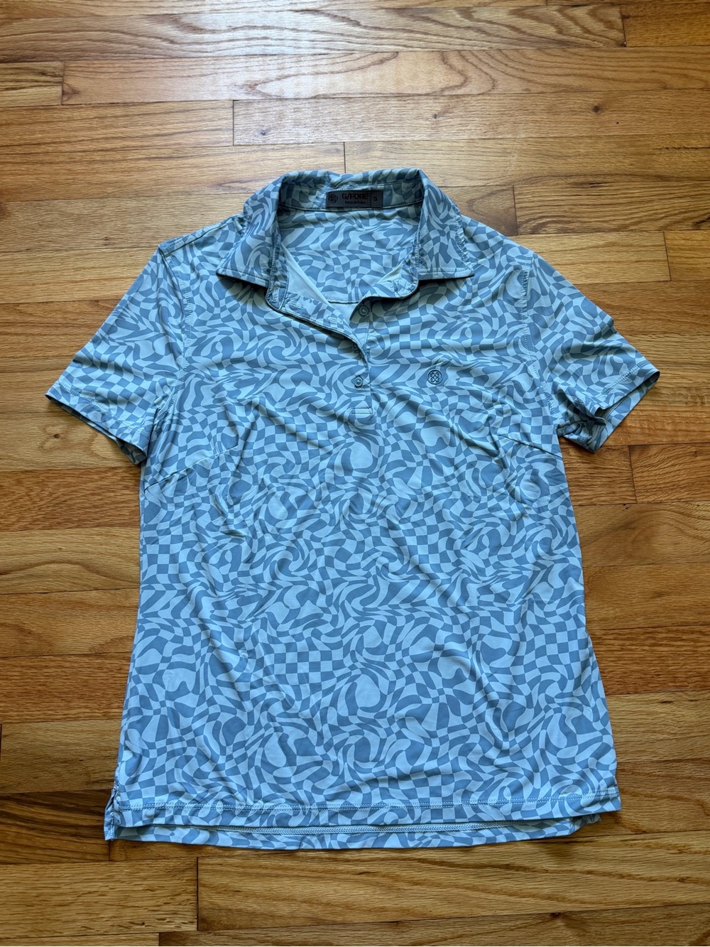 G/FORE Women’s Light Blue Geometric Short-Sleeve Button-Down Golf Polo